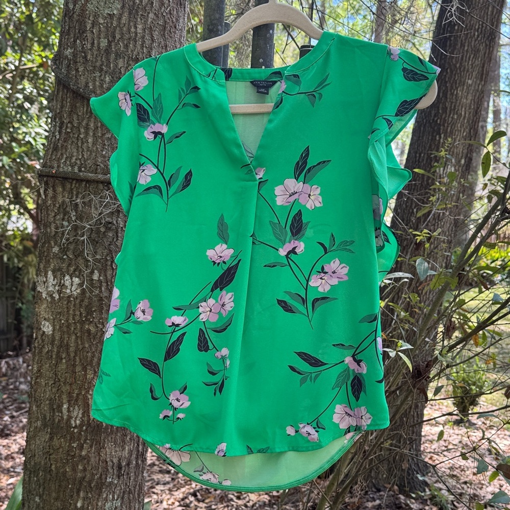 Ann Taylor Bright Green Floral V-Neck Flutter Sleeve Top